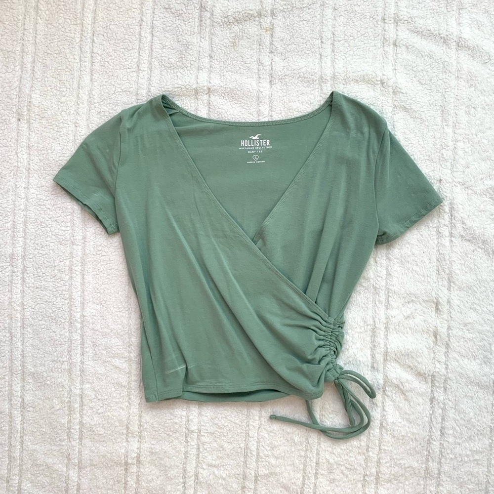 HOLLISTER GREEN WRAP TOP